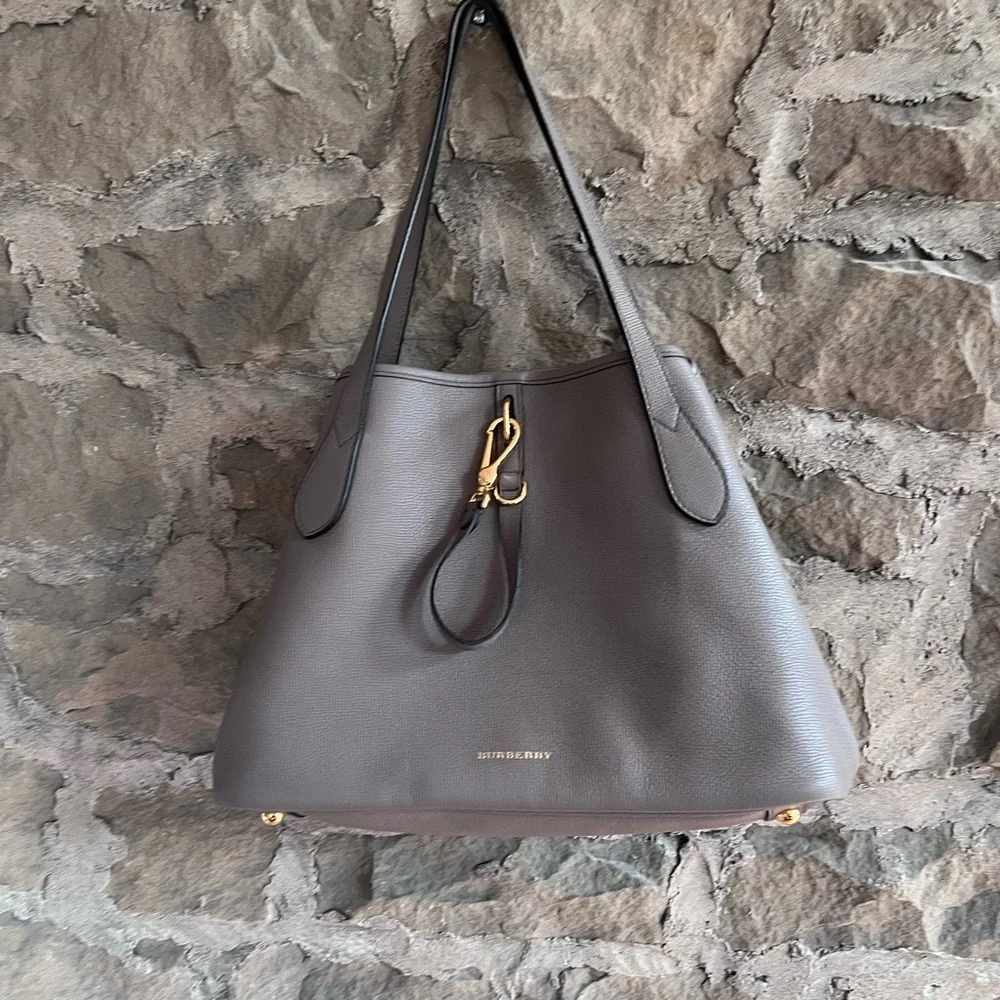 EUC Burberry Honeybrook Derby Tote Bag, wristlet & dustbag.